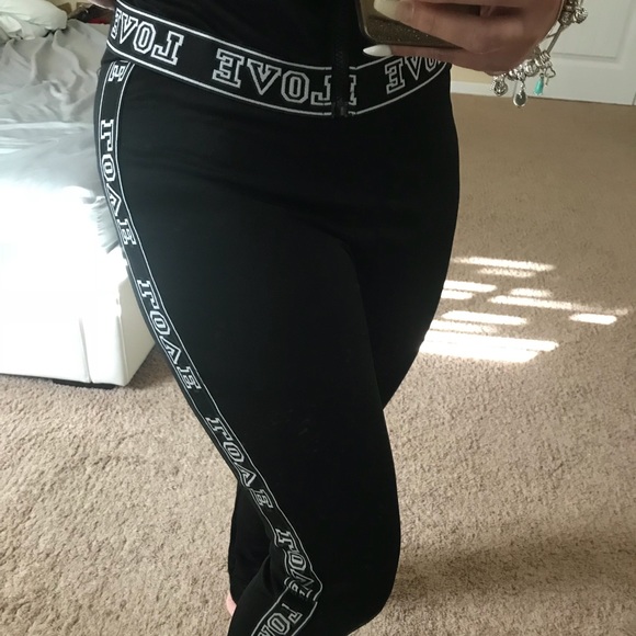 NEW WITH TAGS BEAUTIFUL 2PC LOVE PINK SET - Picture 4 of 7